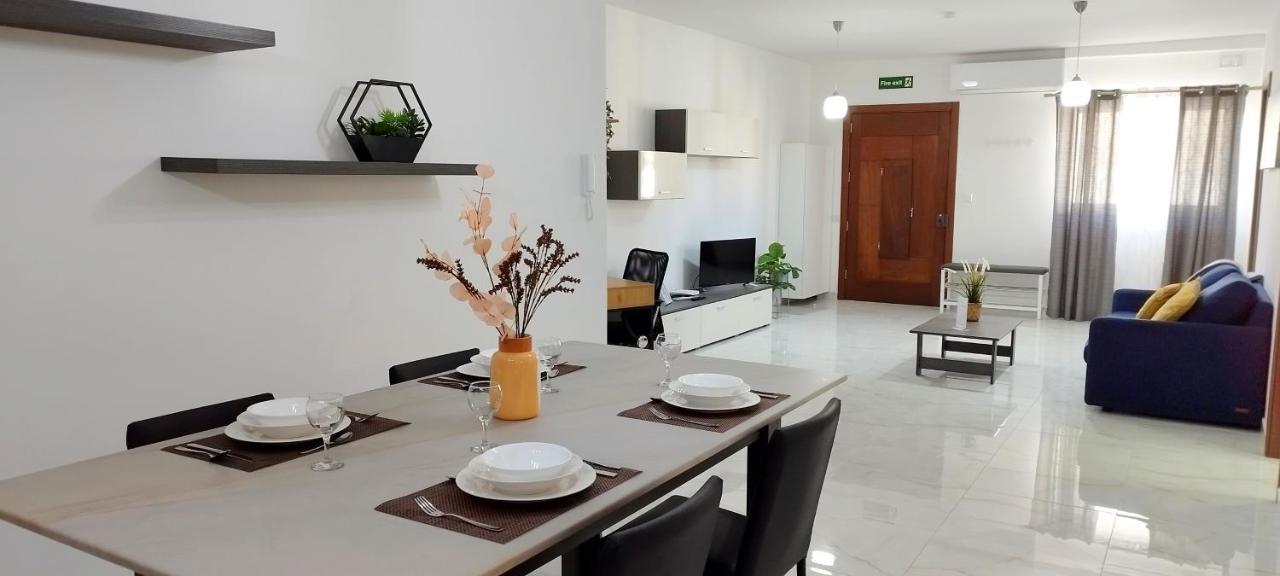 Large And Modern Apartment In The Centre Of Malta Mosta Exteriér fotografie